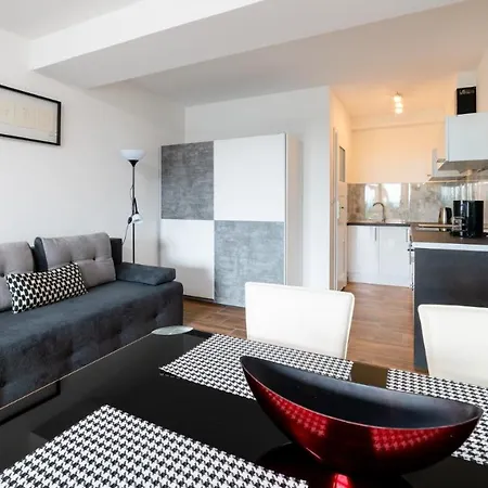 Everysky - Wyspiańskiego 4 *