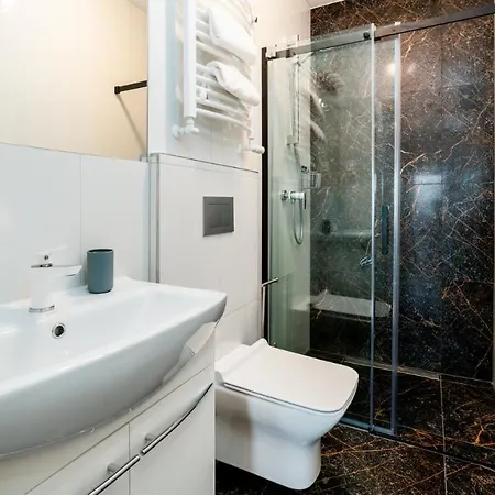 Everysky - Wyspiańskiego 4 *